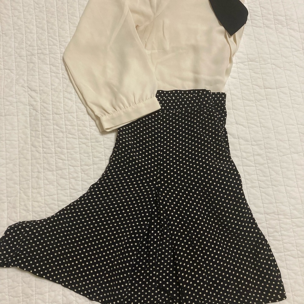 Flowy high-waisted doted shorts